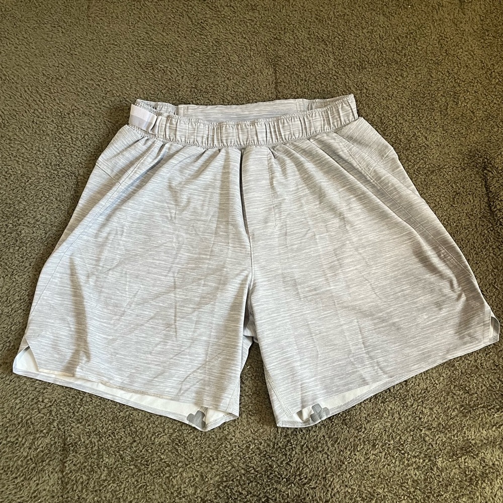 lululemon surge shorts w/ liner, light grey size S